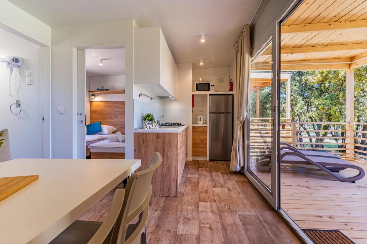 Mobile Homes Lopari Nerezine Exterior photo